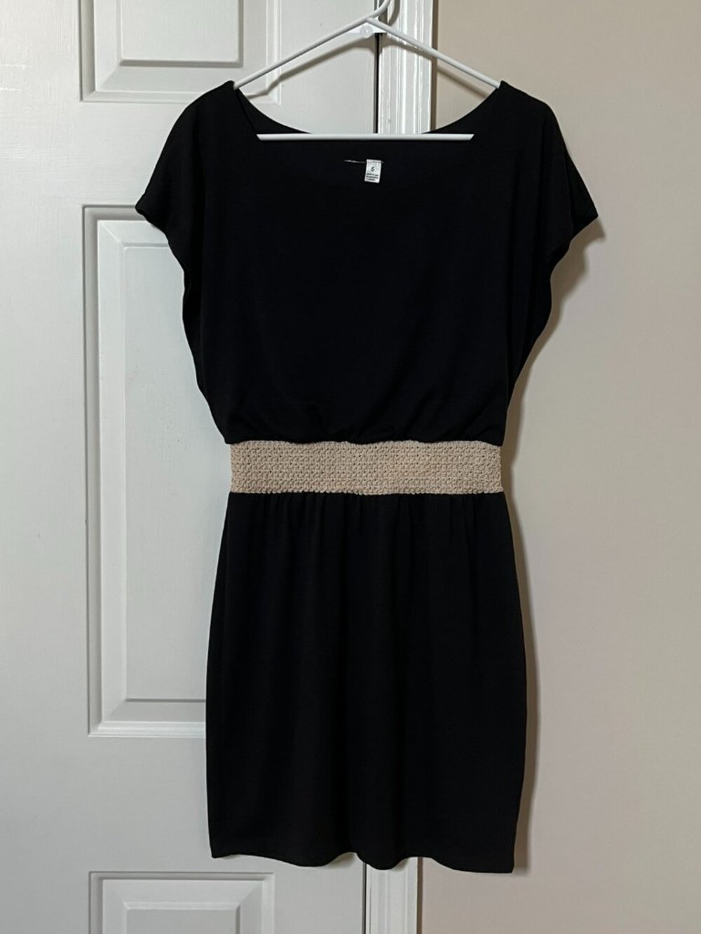 Black Short-Sleeve Blouson Dress w/ Textured Waistband, Size S - Picture 10 of 11